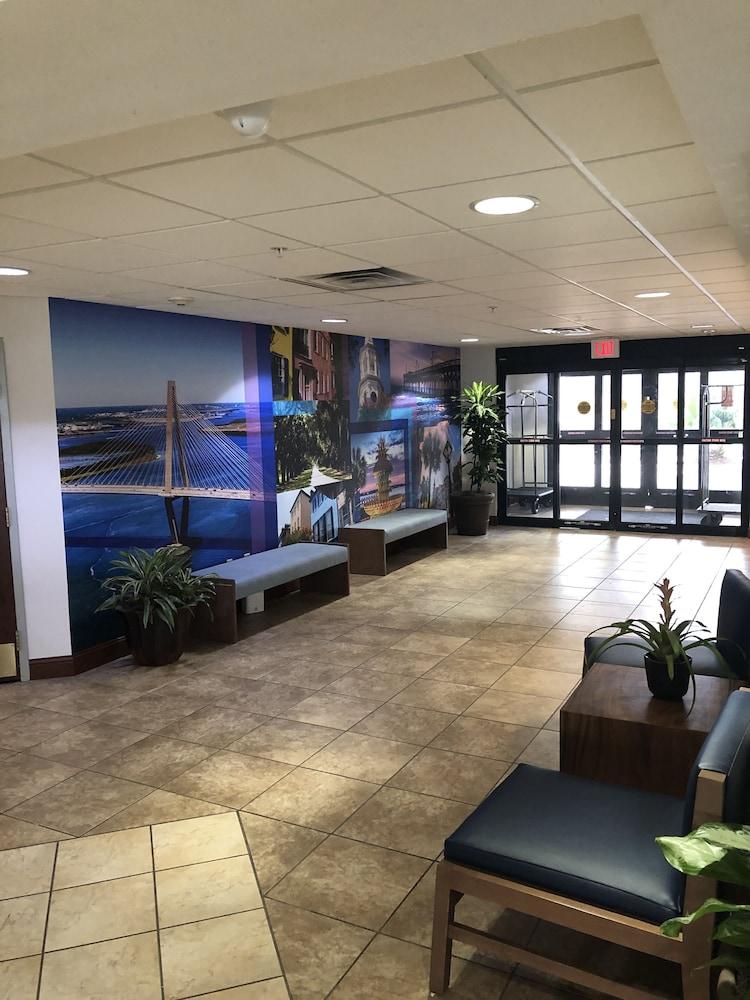 Отель Clarion Pointe Charleston - West Ashley Экстерьер фото
