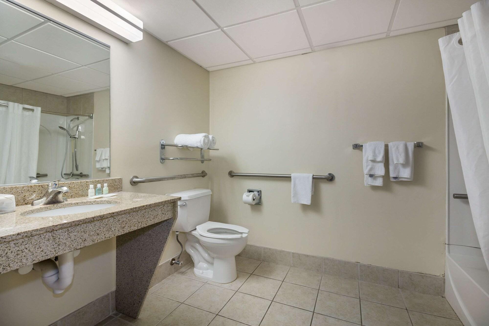 Отель Clarion Pointe Charleston - West Ashley Экстерьер фото