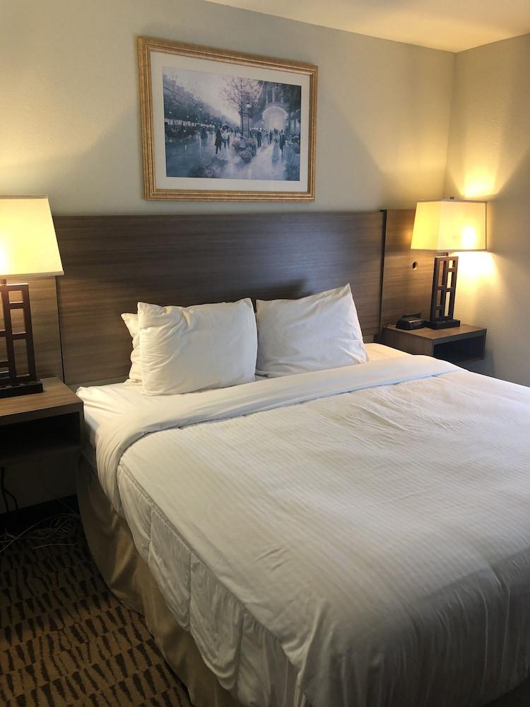 Отель Clarion Pointe Charleston - West Ashley Экстерьер фото