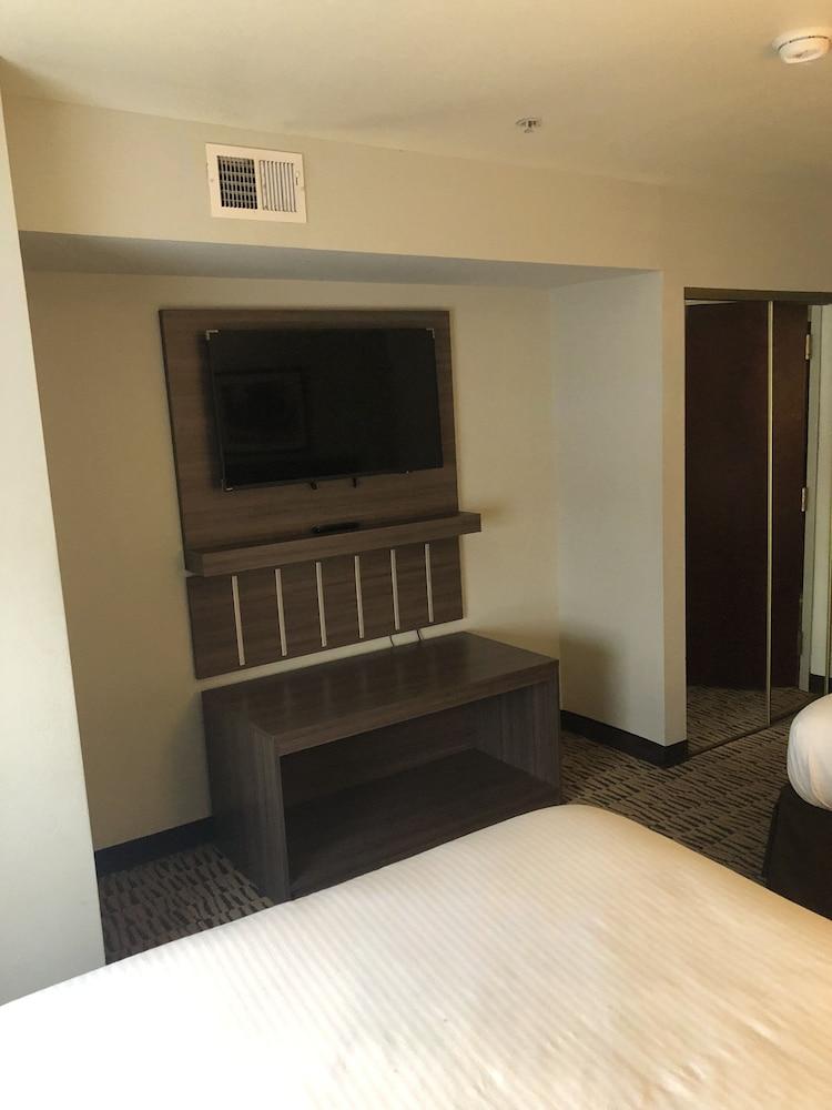 Отель Clarion Pointe Charleston - West Ashley Экстерьер фото