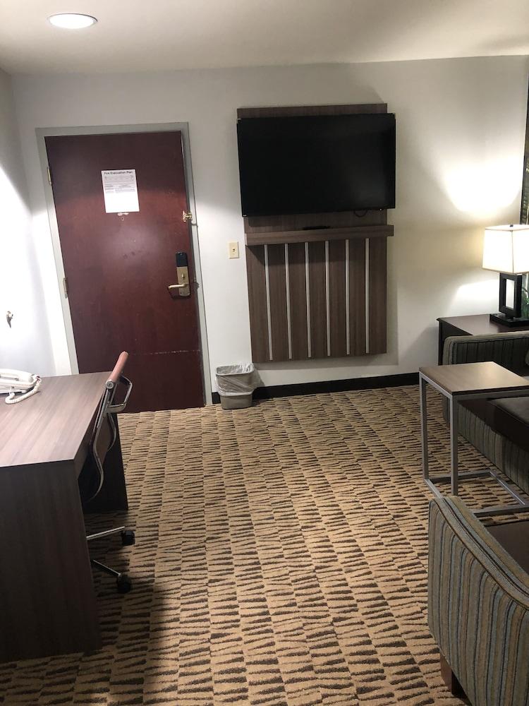 Отель Clarion Pointe Charleston - West Ashley Экстерьер фото