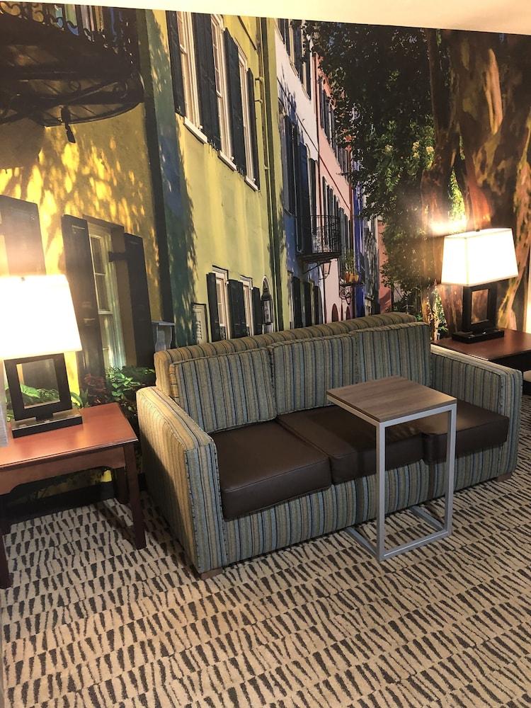 Отель Clarion Pointe Charleston - West Ashley Экстерьер фото