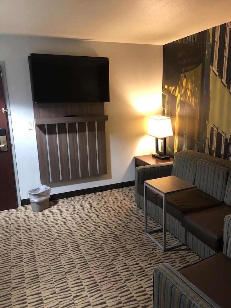 Отель Clarion Pointe Charleston - West Ashley Экстерьер фото