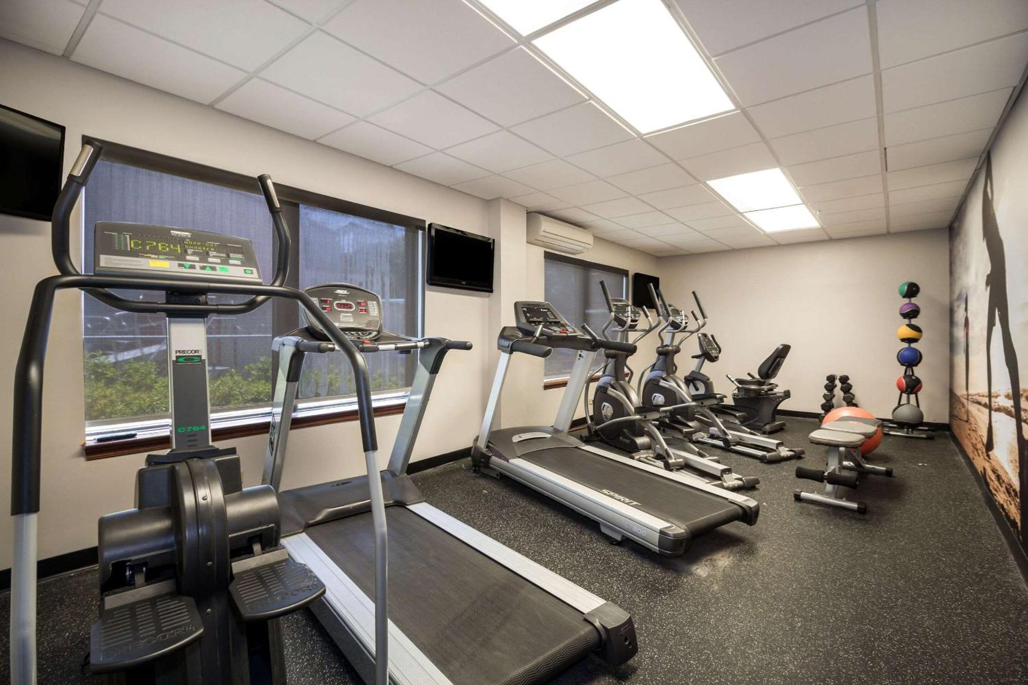 Отель Clarion Pointe Charleston - West Ashley Экстерьер фото
