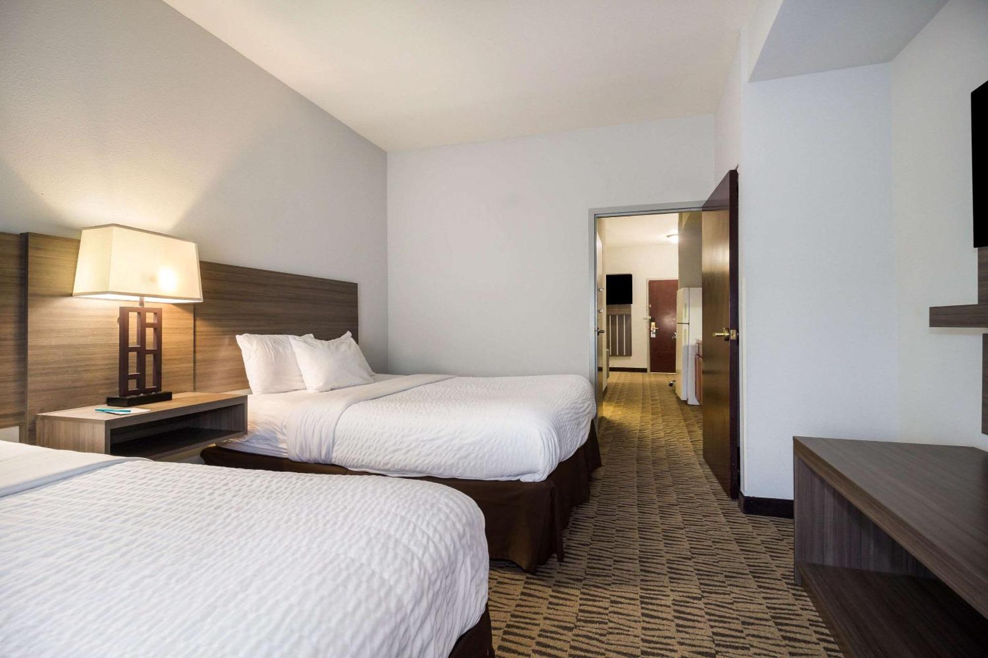 Отель Clarion Pointe Charleston - West Ashley Экстерьер фото
