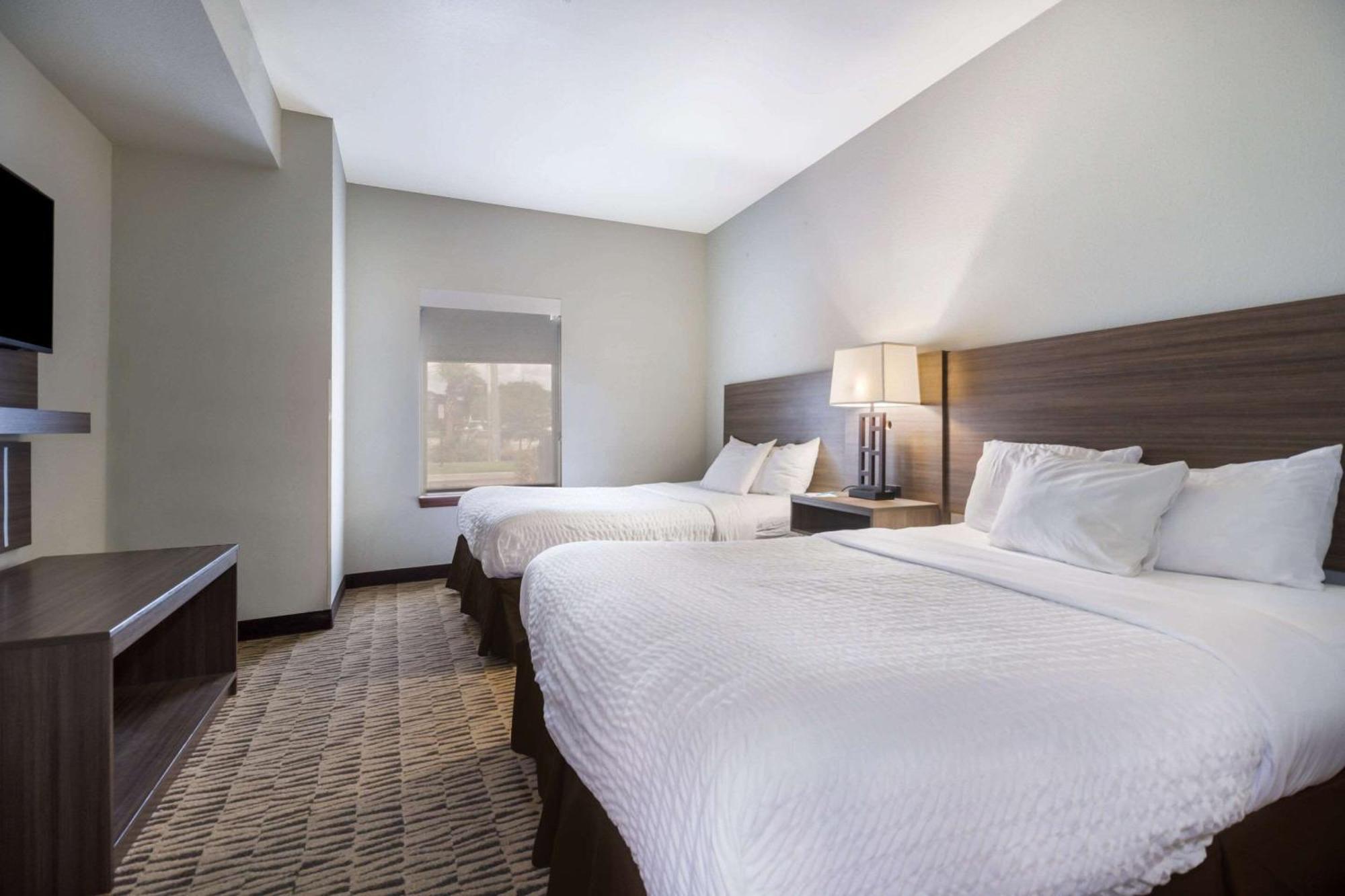 Отель Clarion Pointe Charleston - West Ashley Экстерьер фото