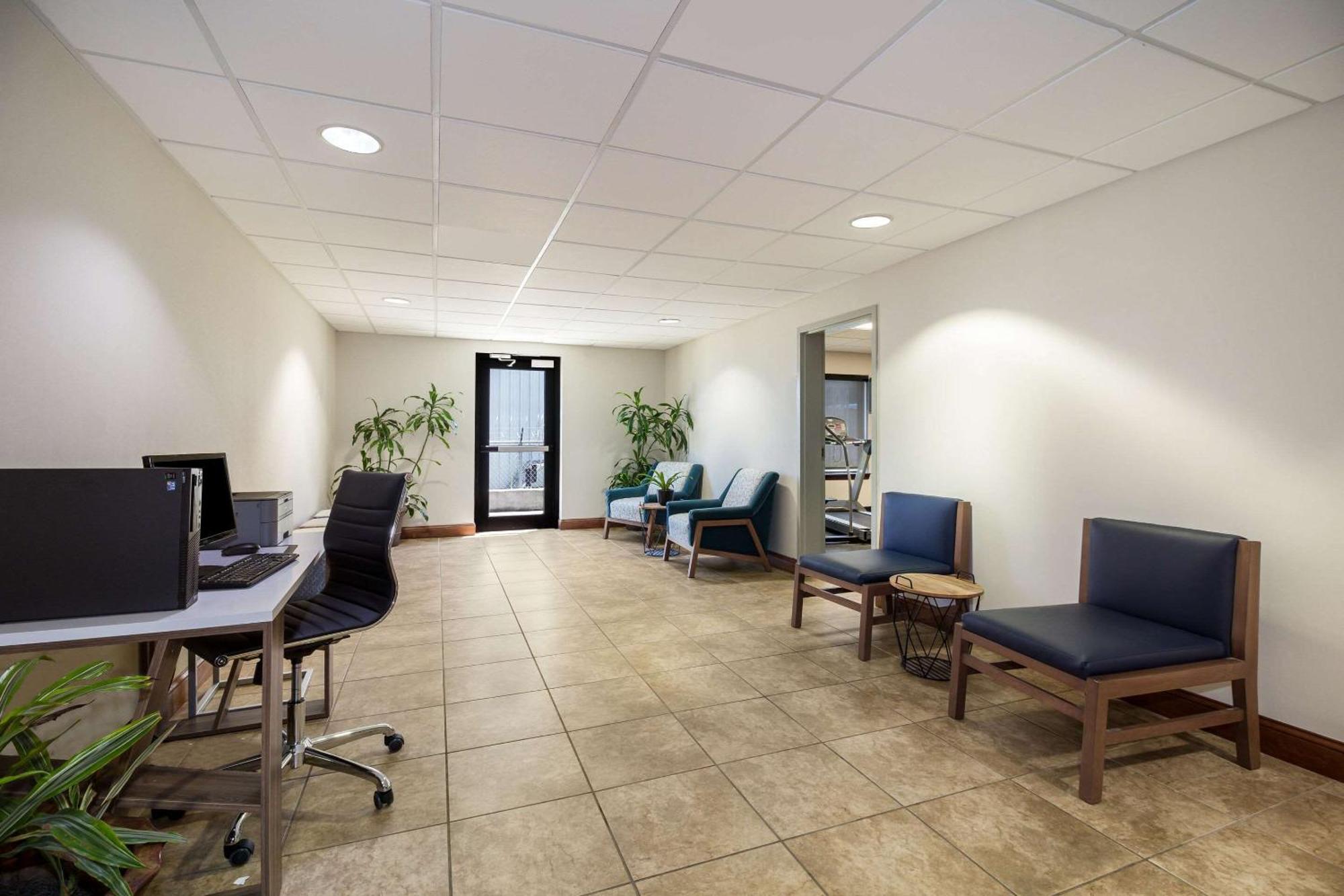 Отель Clarion Pointe Charleston - West Ashley Экстерьер фото
