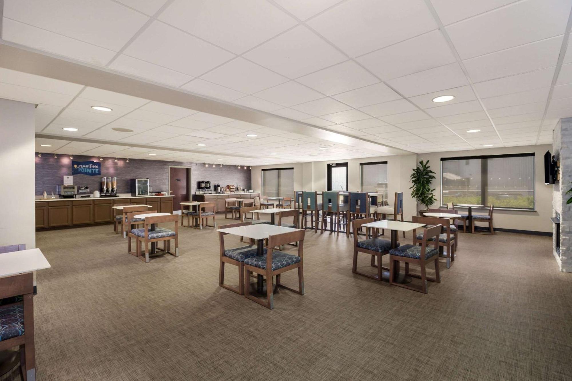 Отель Clarion Pointe Charleston - West Ashley Экстерьер фото