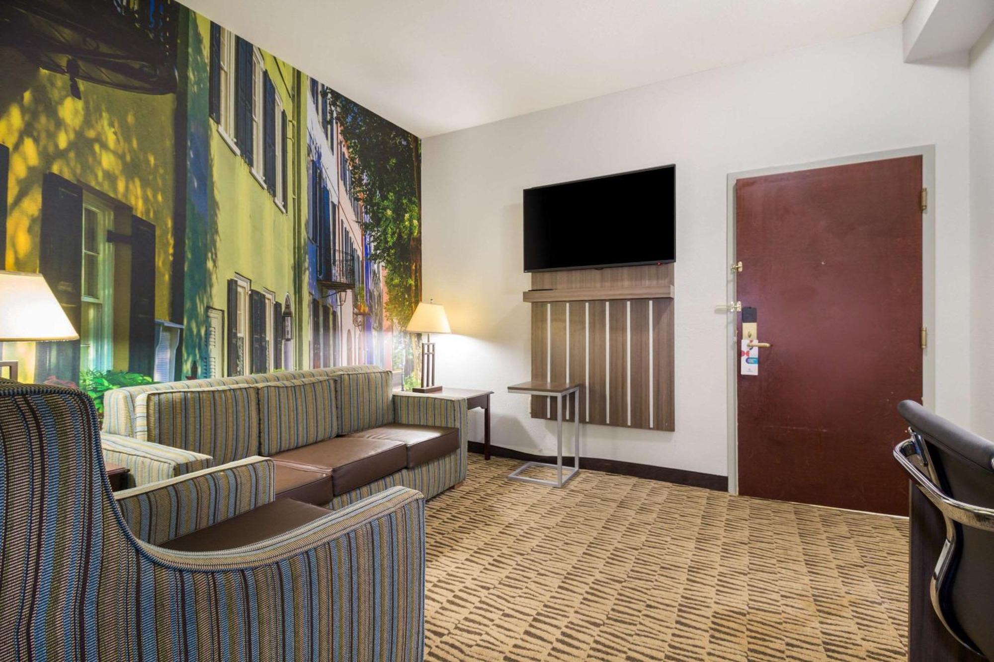 Отель Clarion Pointe Charleston - West Ashley Экстерьер фото