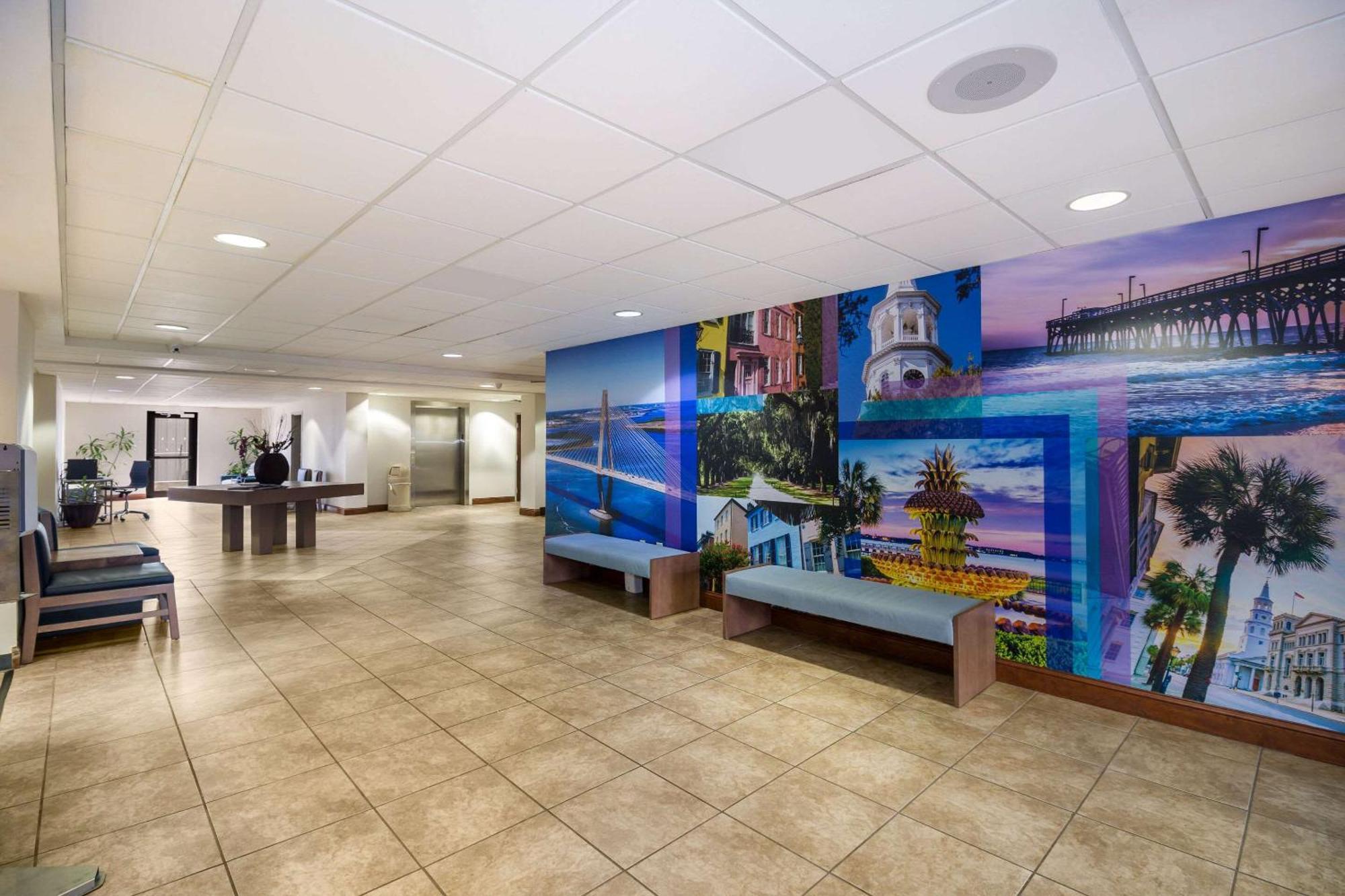 Отель Clarion Pointe Charleston - West Ashley Экстерьер фото