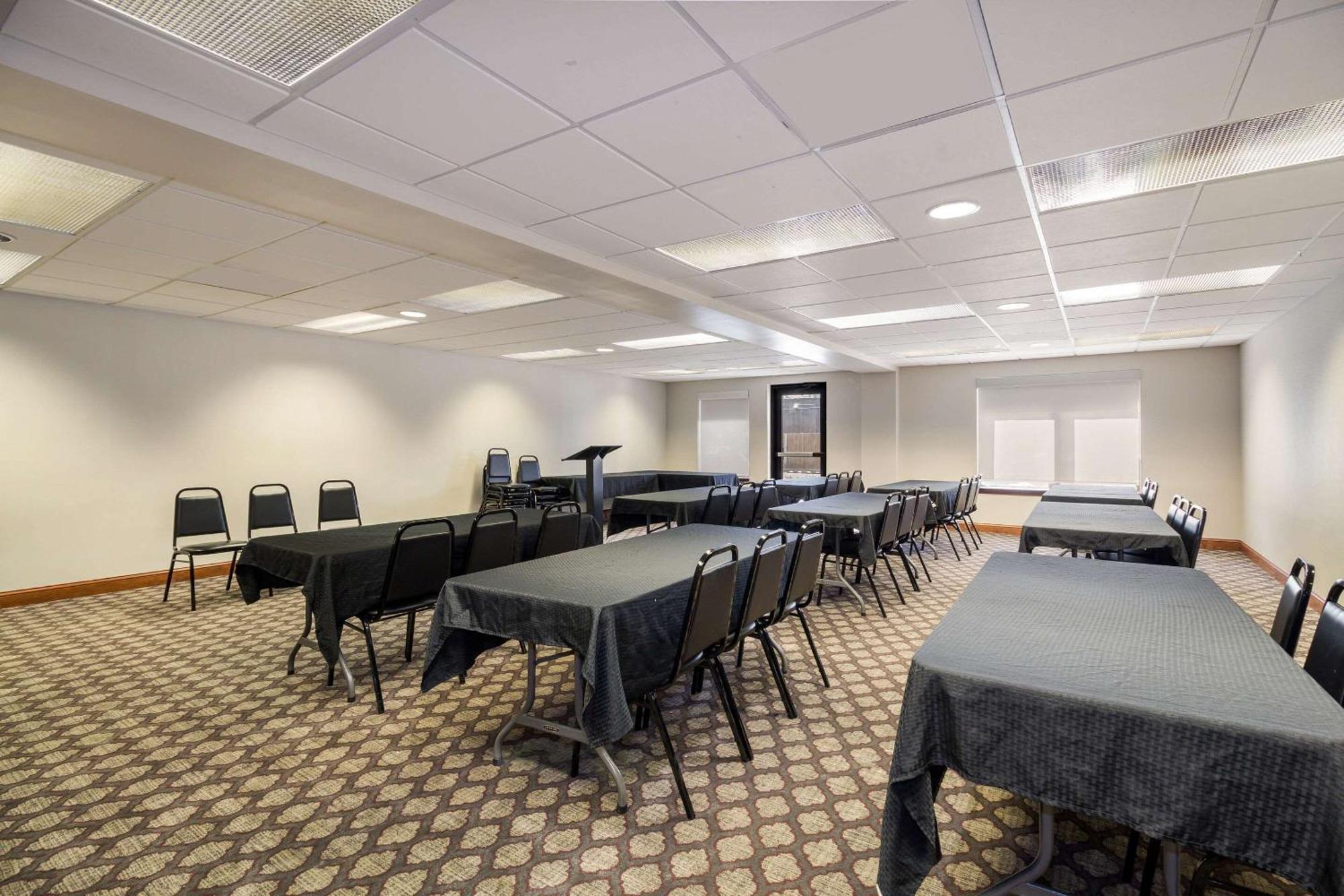 Отель Clarion Pointe Charleston - West Ashley Экстерьер фото