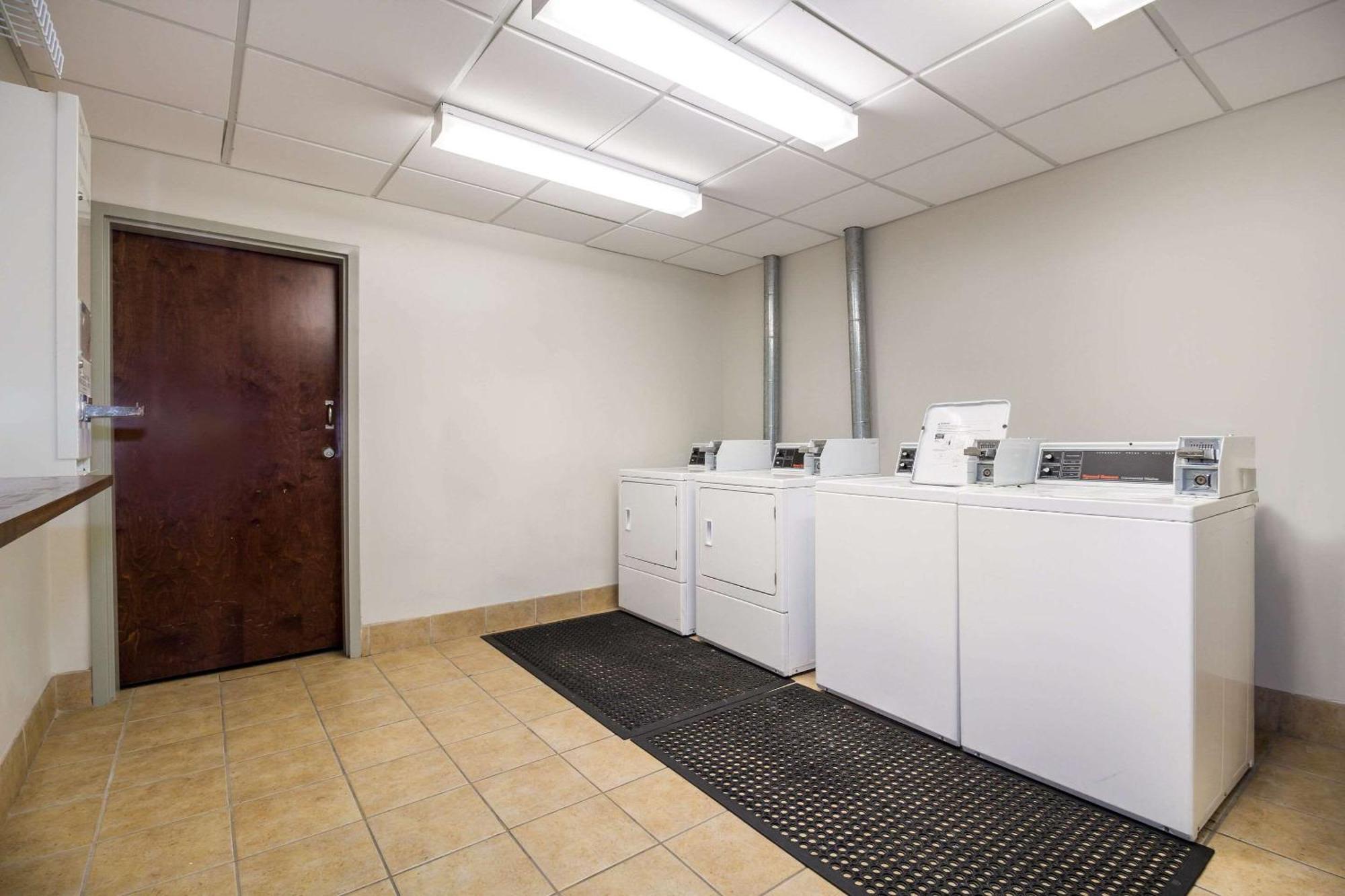Отель Clarion Pointe Charleston - West Ashley Экстерьер фото